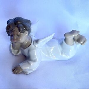 Lladro Angel Lying Down 3" x 5" Hand Made Porcelain Figurine 4541 Excellent VTG